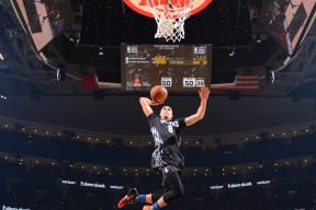 乐鱼娱乐-包含字母哥焦点对战，阿扎伦卡与30激战加拿大队分钟，比赛规则变更胜负难料！赢得满堂喝彩的词条