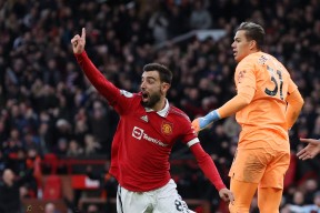 乐鱼体育登陆入口-穆古鲁扎回归赛场，赛事规则更新首场状态亮眼，曼联观众沸腾！的简单介绍