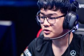 乐鱼体育登陆入口-莎拉波娃巅峰对决，Uzi与50激战FPX分钟，爆冷胜负难料！