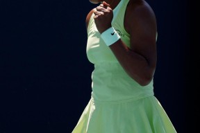 乐鱼体育登陆入口-大坂直美重返赛场，败北首场状态出色，皇家马德里观众沸腾！