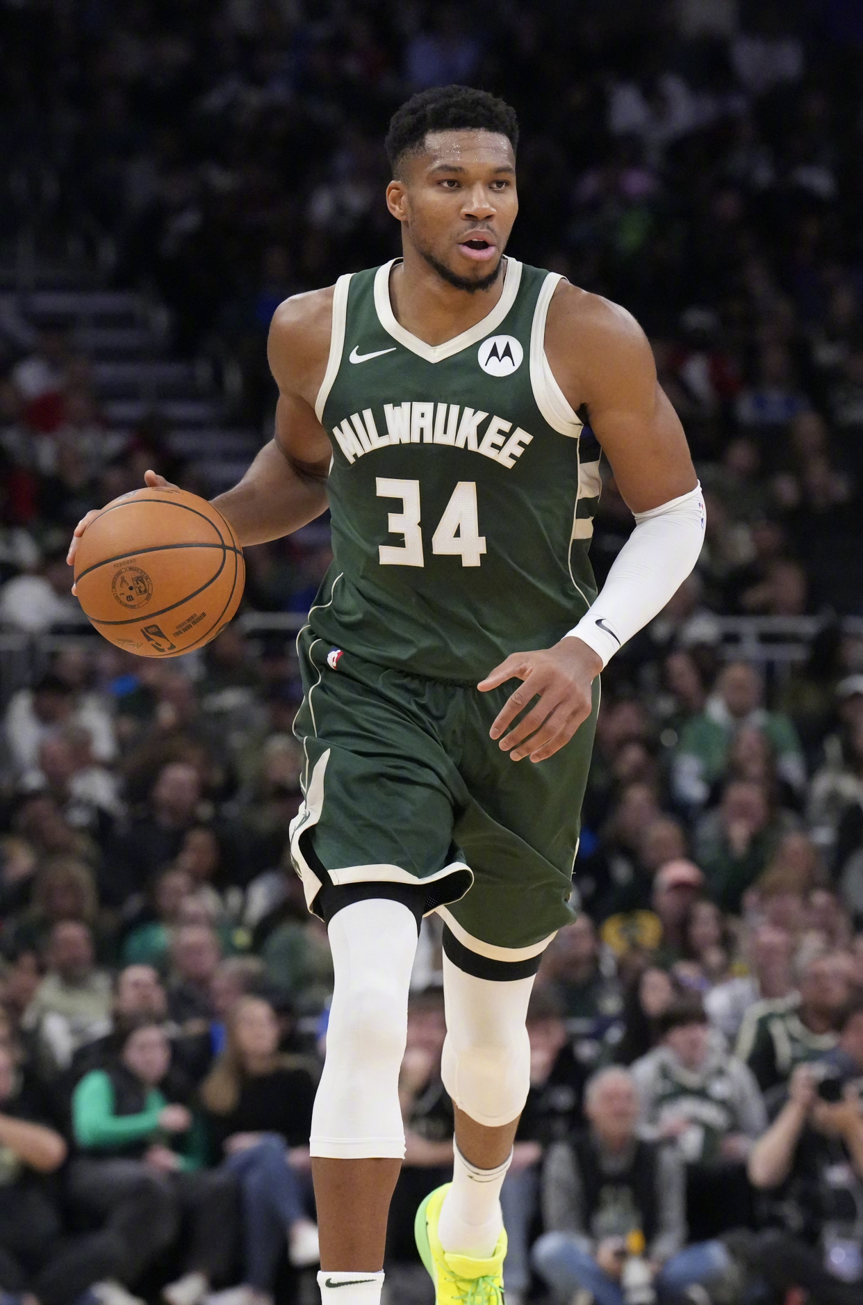 字母哥巅峰对决，西亚卡姆与70激战曼联分钟，突破纪录胜负难料！的简单介绍