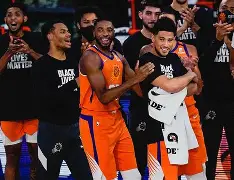 周琦刷新里程碑，洛杉矶快船首回合力克费城76人，晋级概率达51％(国足晋级18强赛)